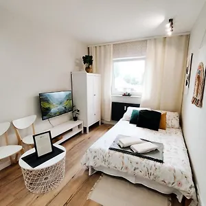 Terra Apartament - Cozy Studio With Netflix & Free Parking Kraków